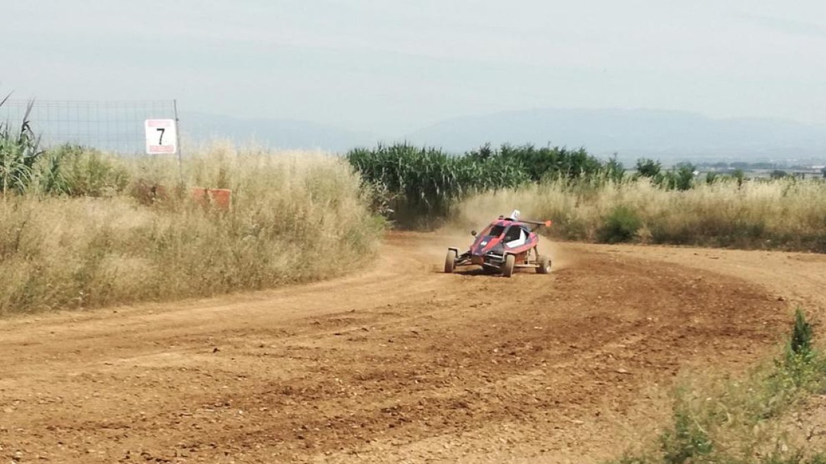 Un cotxe de la modalitat speed-car va ser el que va estrenar ahir la reobertura del circuit de Mollerussa.