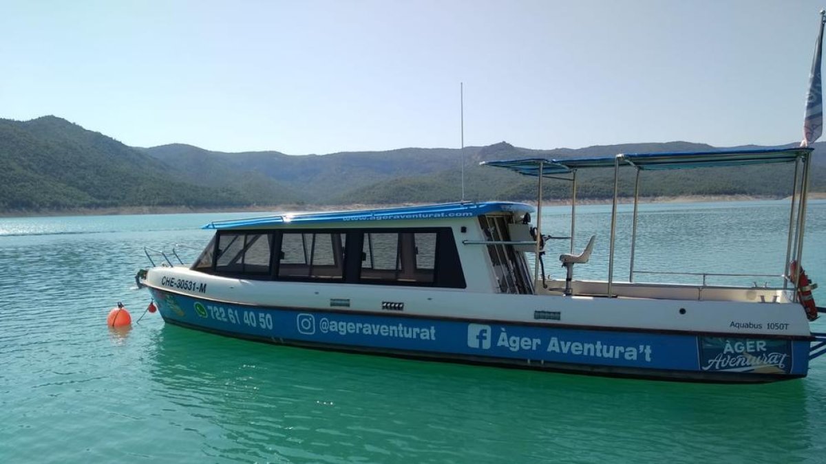 Embarcació elèctrica que ha estat sancionada per Territori per navegar per Mont-rebei.