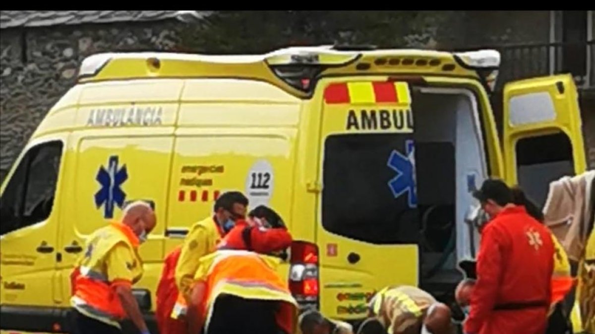 El moment en què li van practicar els primers auxilis.