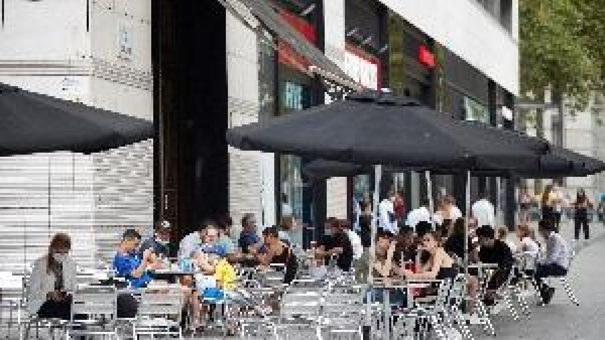 Entra en vigor la prohibición de reuniones de más de 10 personas en Catalunya