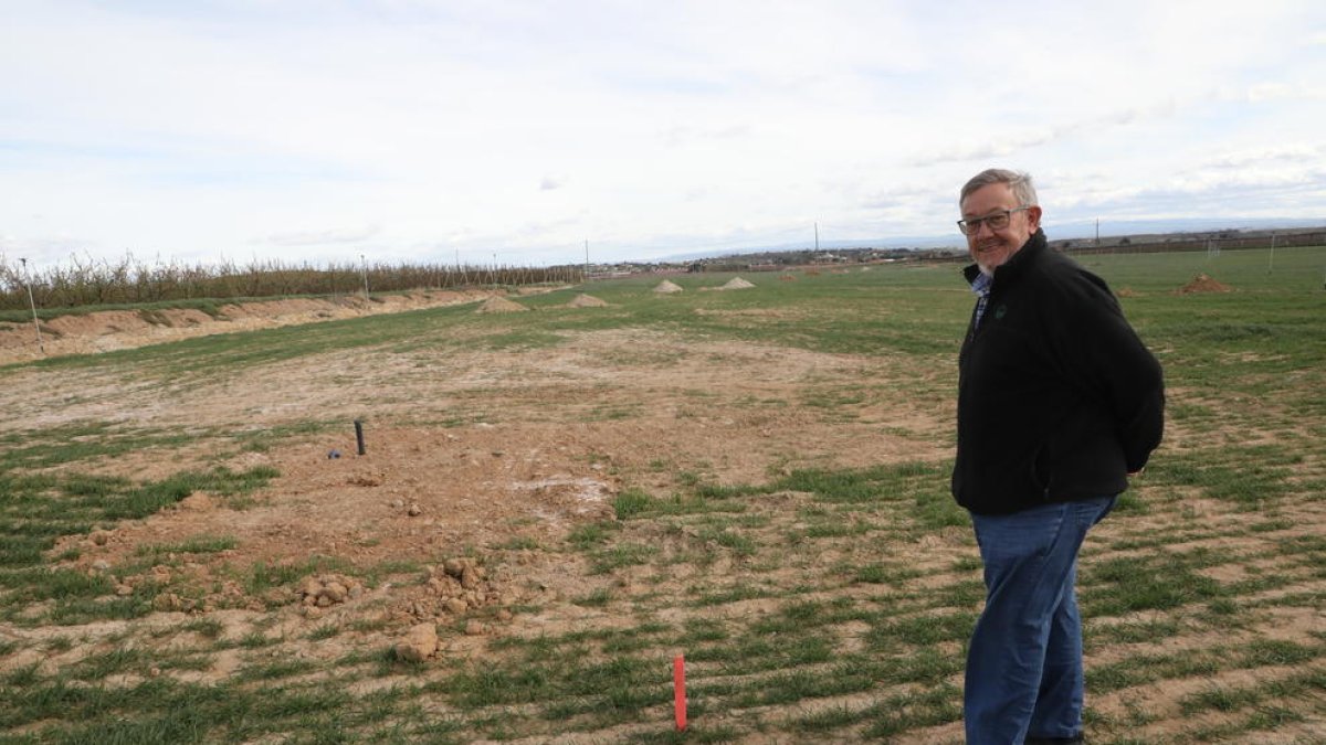 El president de l’Horta de Lleida, Joan Antoni Boldú, al costat de la zona on comencen les obres.