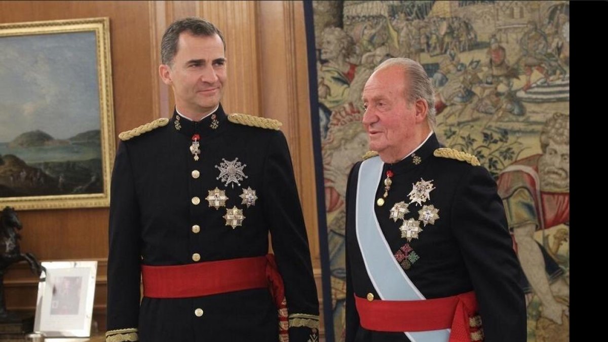Felipe VI y Juan Carlos I, en una imagen de archivo de 2014.