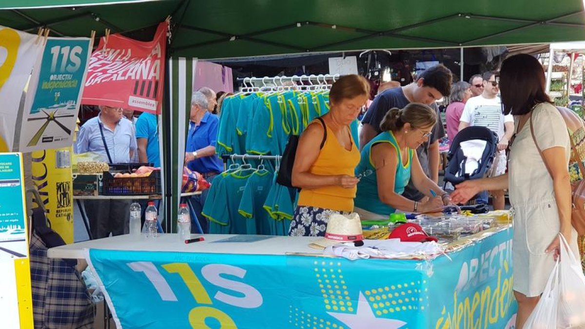 Lloc de venda de marxandatge de l’ANC a Balaguer.