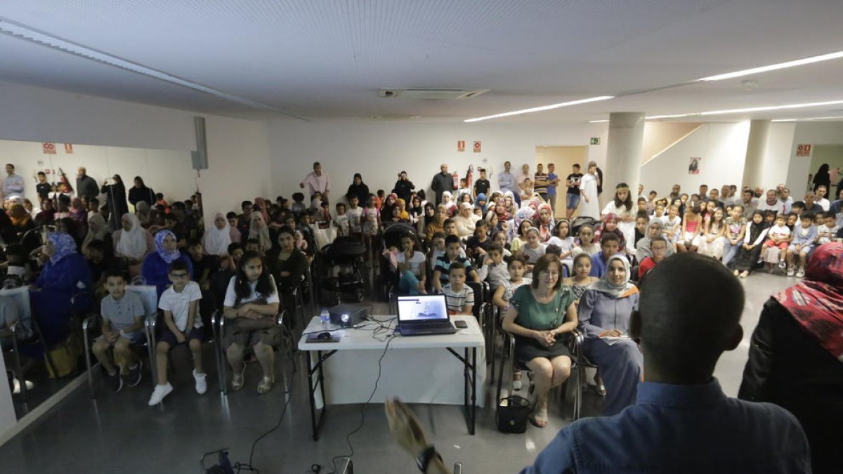 La entrega de los diplomas llenó una de las salas del centro l’Ereta.