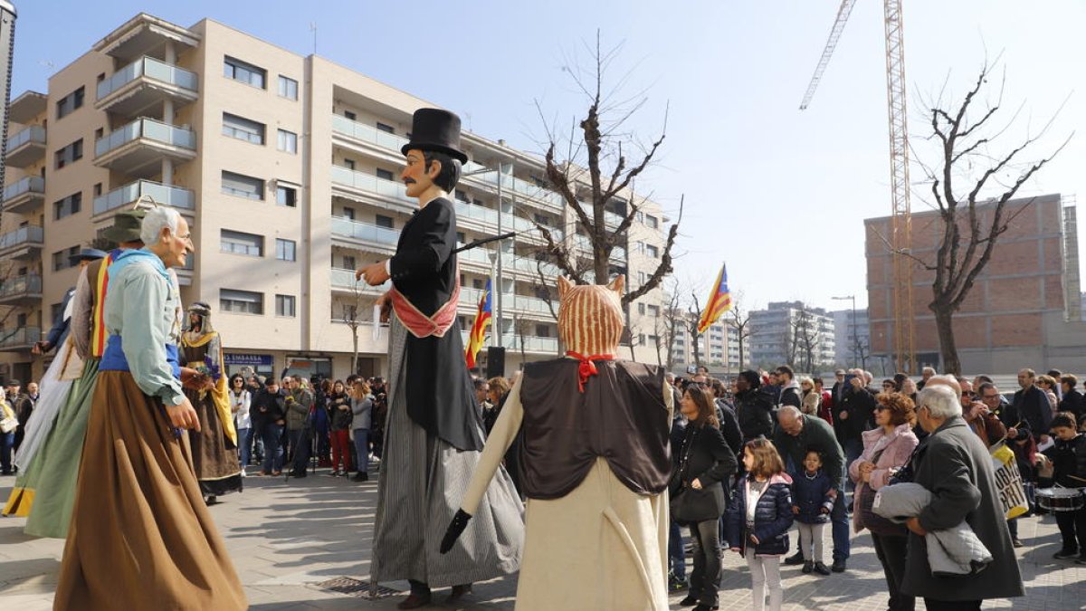 L’acte va començar amb l’actuació de la Colla Gegantera de Lleida.