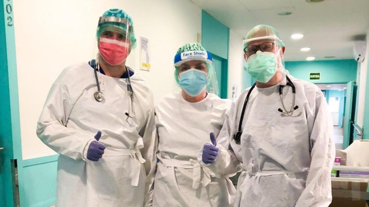 L’alcalde de la Seu, Jordi Fàbrega (esquerra), també atén pacients de Covid-19.