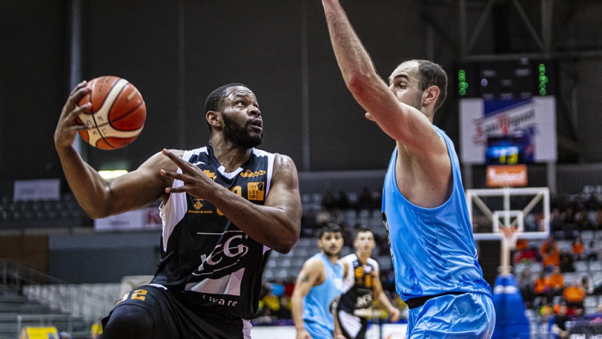 Shaq Cleare és la primera opció per a la posició de ‘5’.