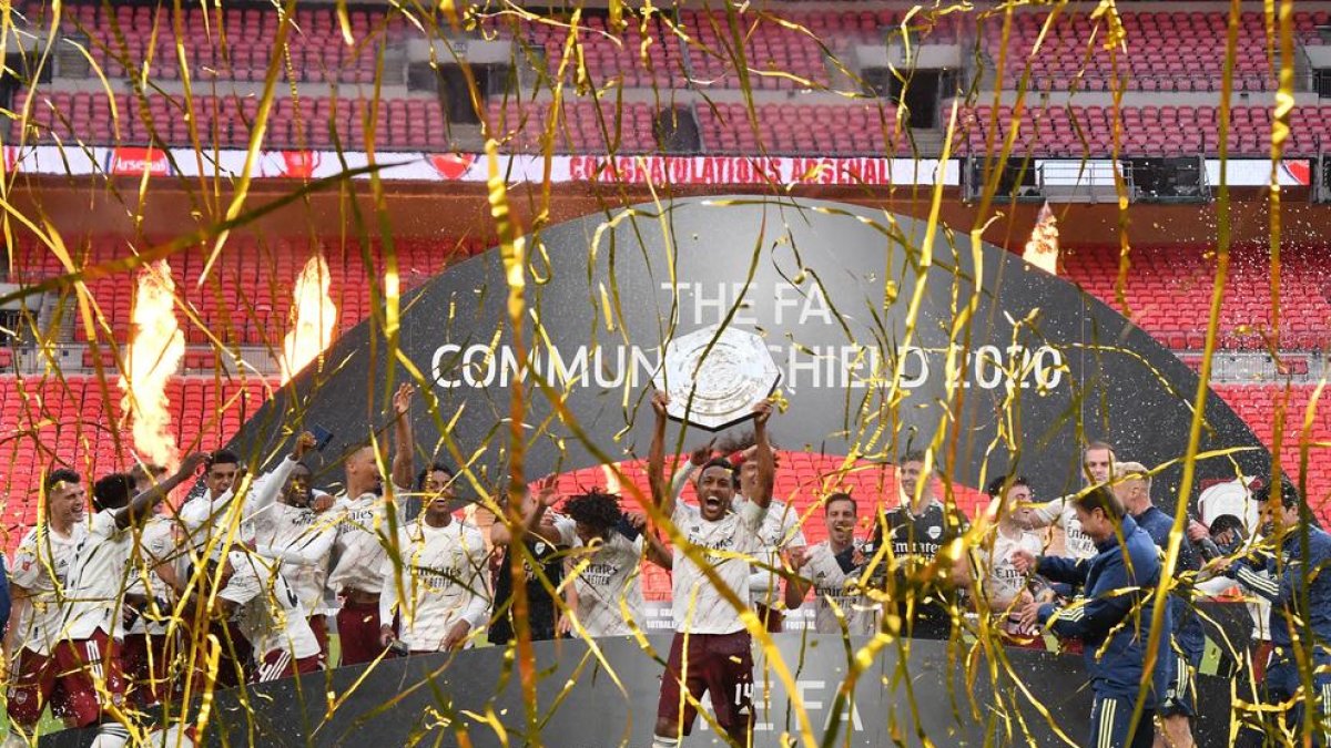 Jugadores del Arsenal celebran su victoria sobre el Liverpool.