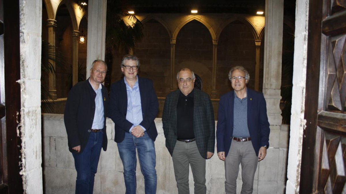 Els participants de la taula redona ‘El fill al front, 80 anys després’, ahir a l’IEI.