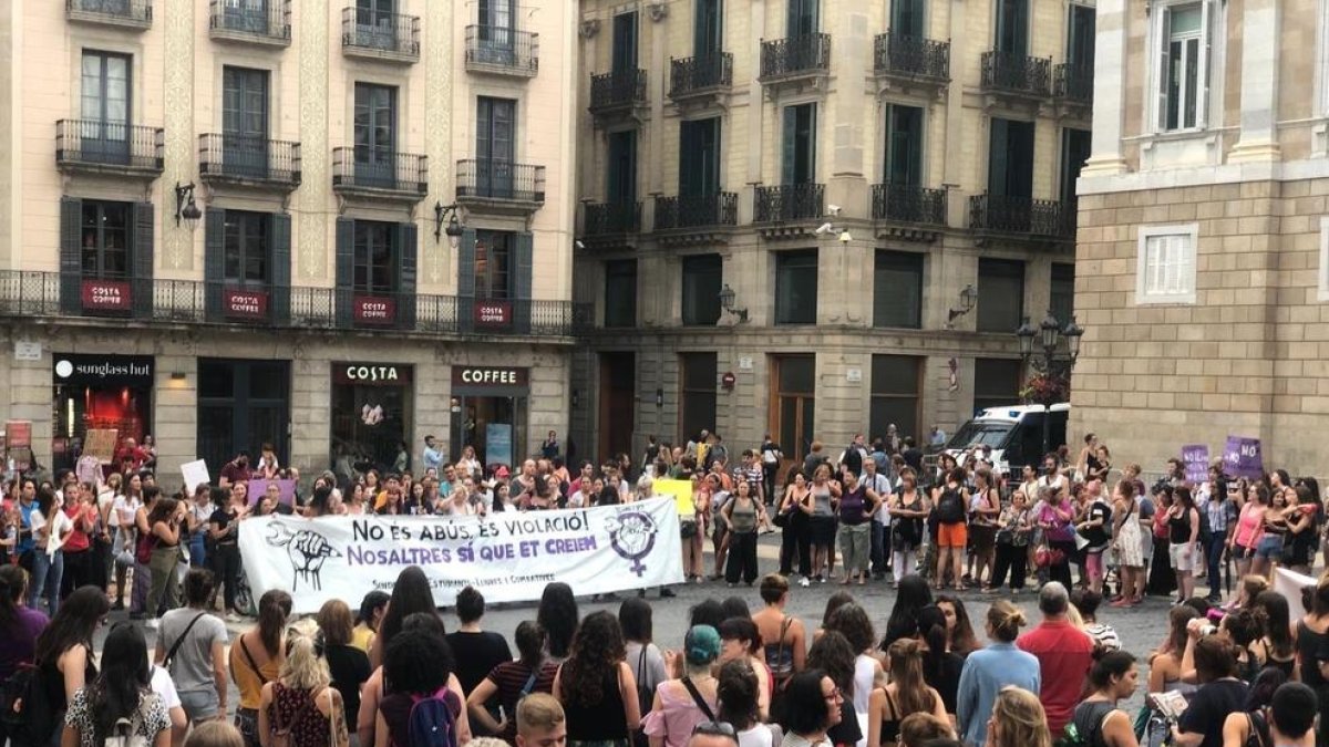 Imagen de archivo de una concentración de repulsa a las agresiones sexuales en Barcelona.