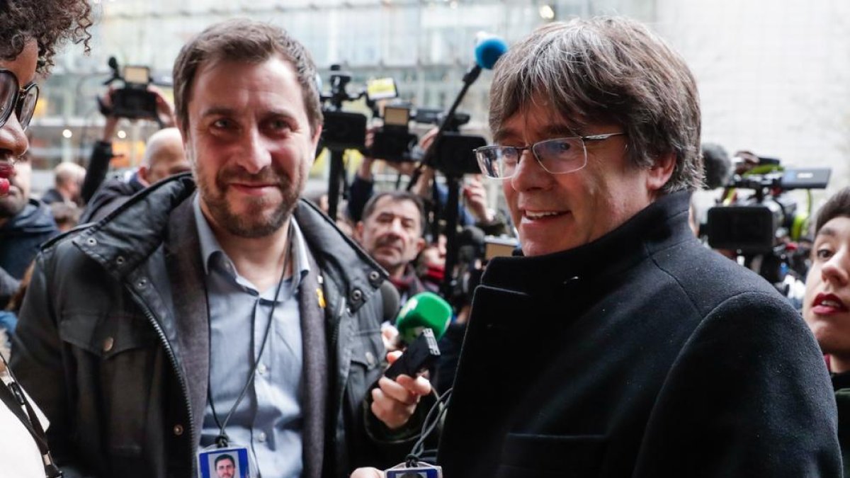 Comín i Puigdemont, amb la credencial d’europarlamentaris.