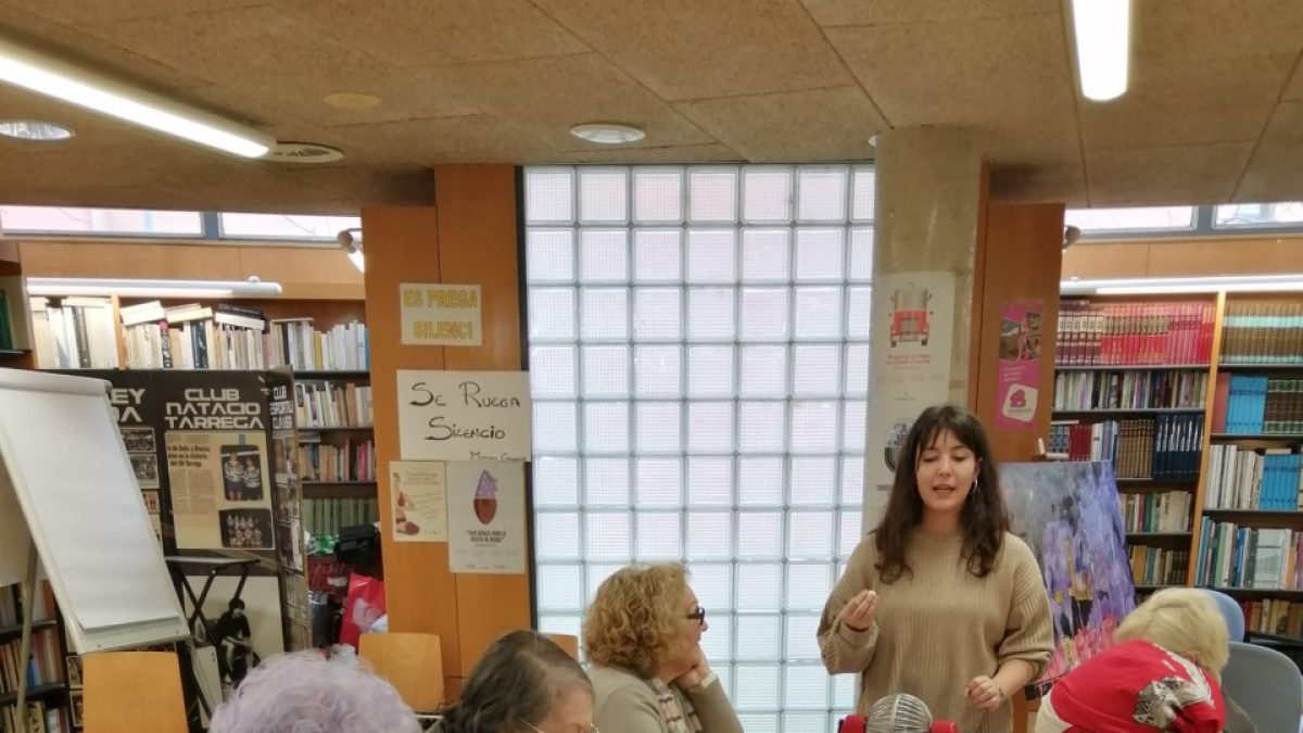 Antes de la pandemia el programa celebraba actividades como hacer punto o jugar al bingo.