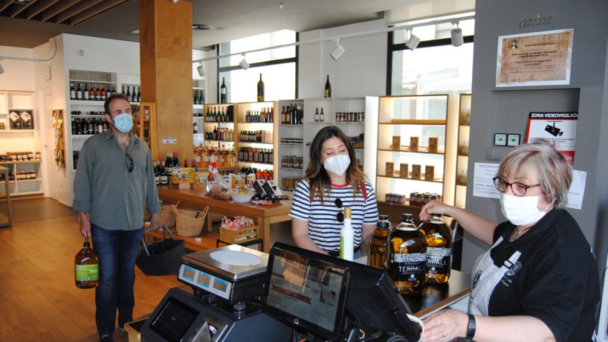 A l’agrobotiga de la cooperativa de Sant Isidre de les Borges els horaris s’han flexibilitzat amb les fases de desescalada.