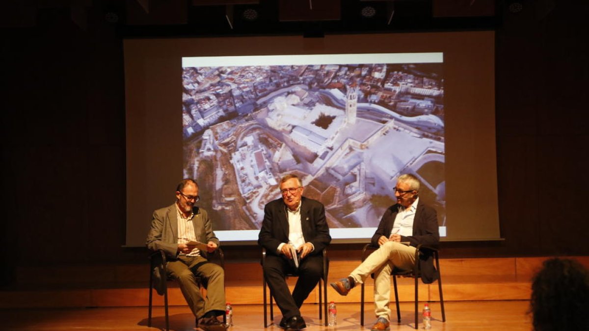 Pep Tort, Joan Ramon González y Joan Baigol, ayer en el debate sobre el Consorci en el Espai Orfeó.
