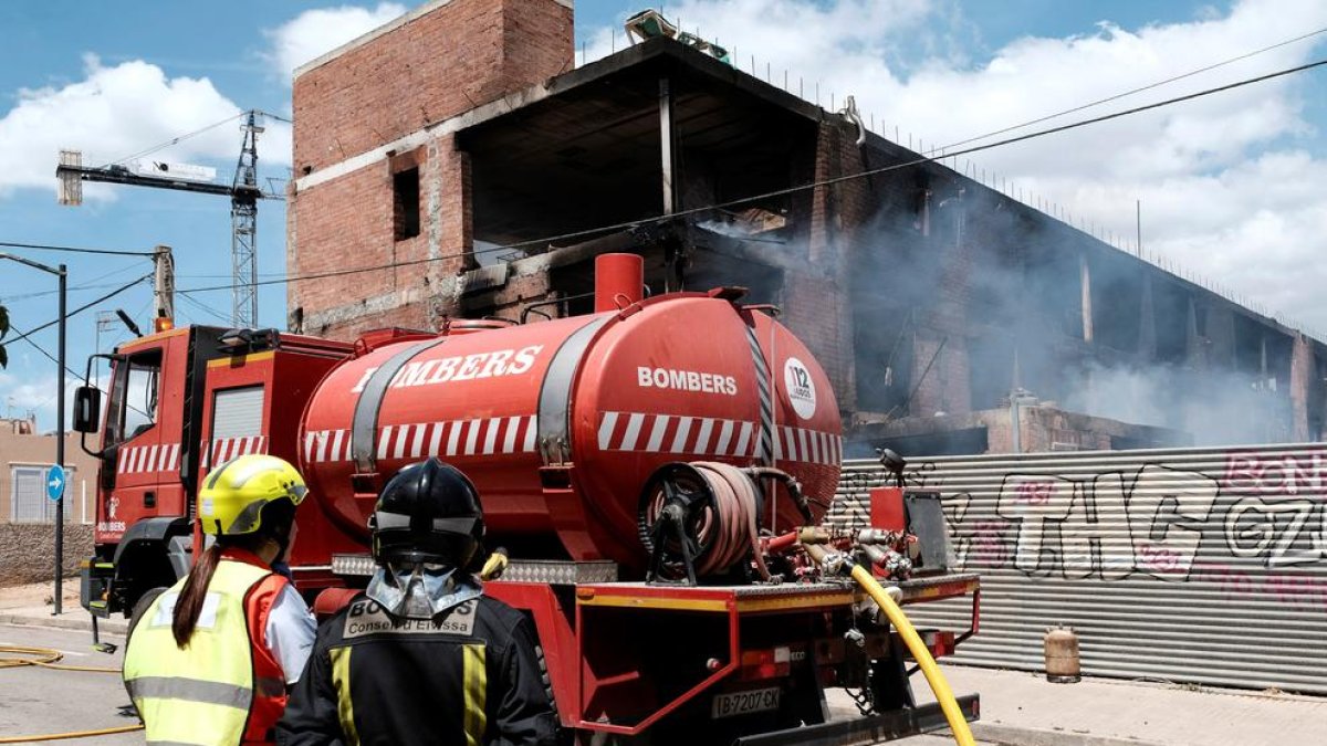 Imagen de la extinción del incendio producido el martes.