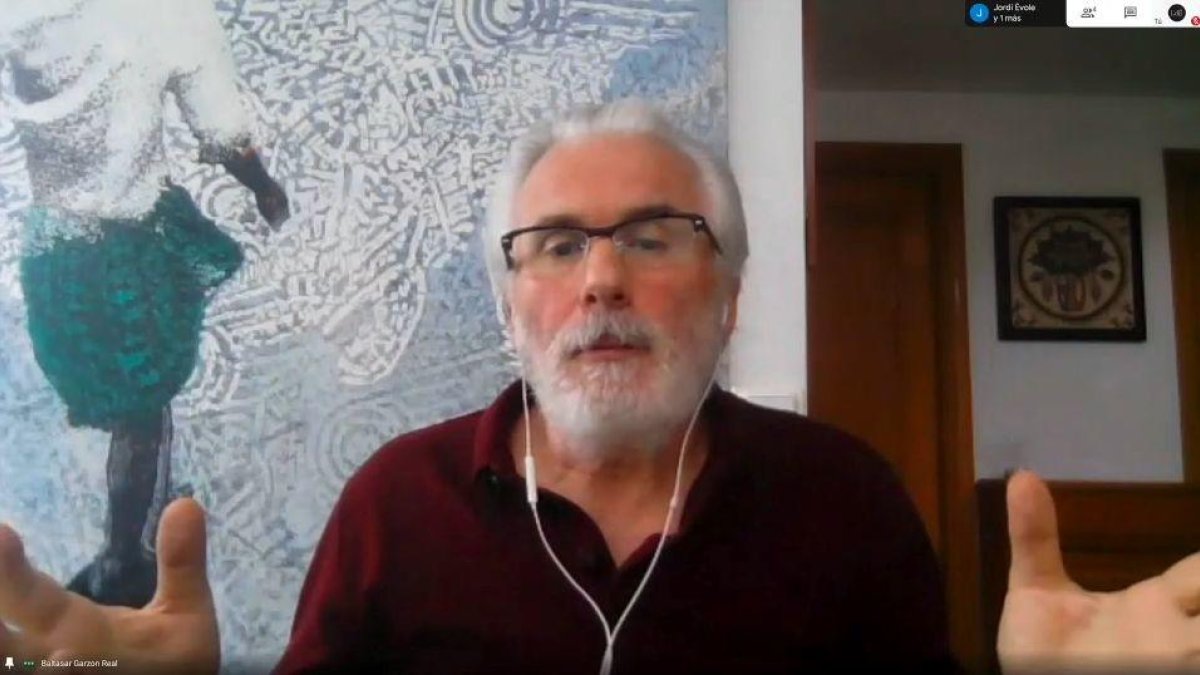 El exjuez Baltasar Garzón conversa desde su casa con Évole.