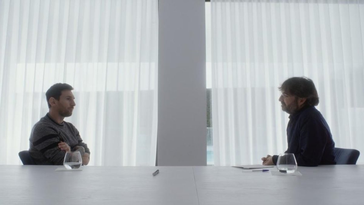 El jugador insígnia del FC Barcelona conversa amb Jordi Évole.