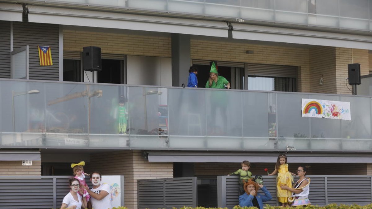 Veïns de la Copa d’Or organitzen un concurs de disfresses solidari contra el coronavirus