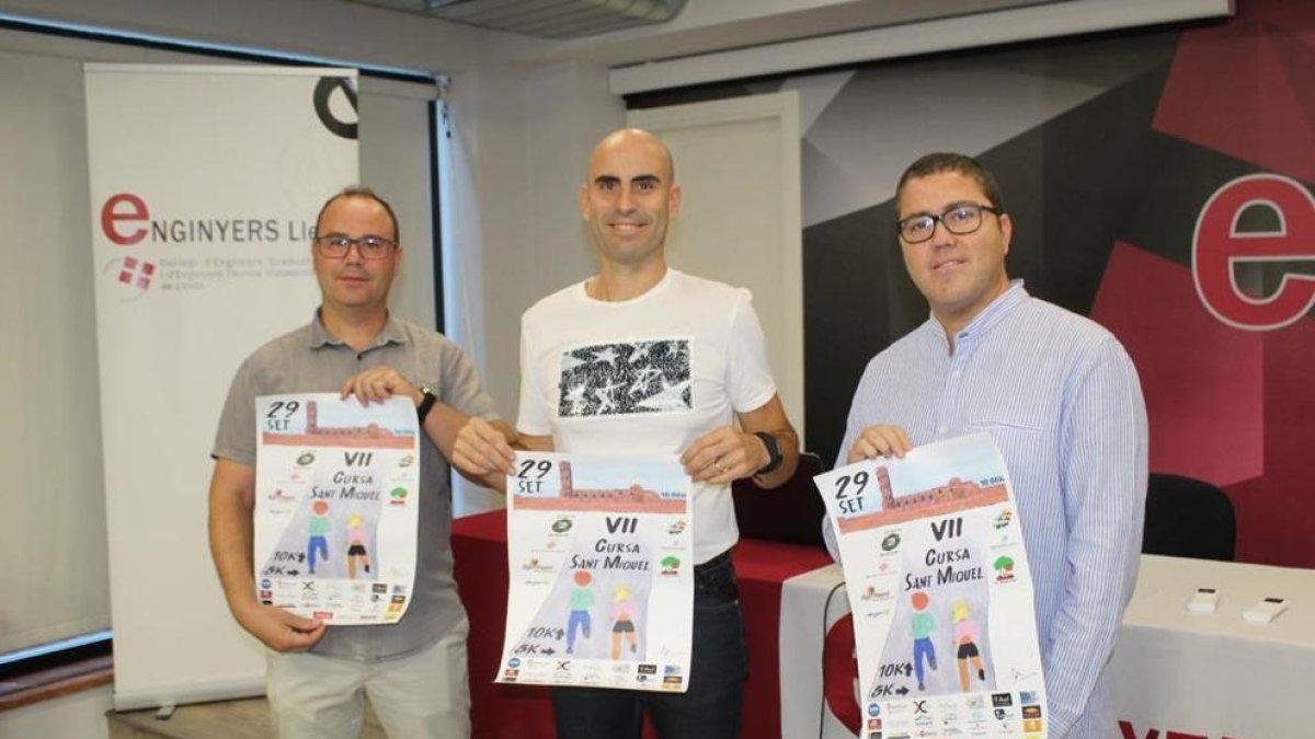 Alfred Piñol, centro, con Enginyers Lleida que apoya a la carrera.
