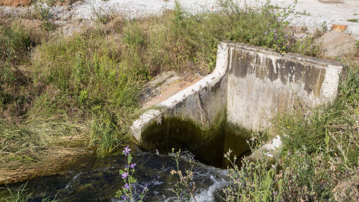 Imatge de la construcció que provoca les inundacions.
