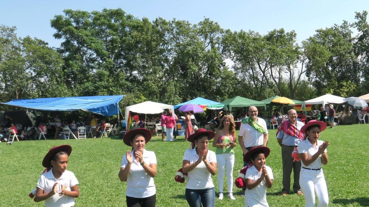 Actes de celebració de la verge d’Urkupiña per part de la comunitat boliviana de Lleida, ahir.