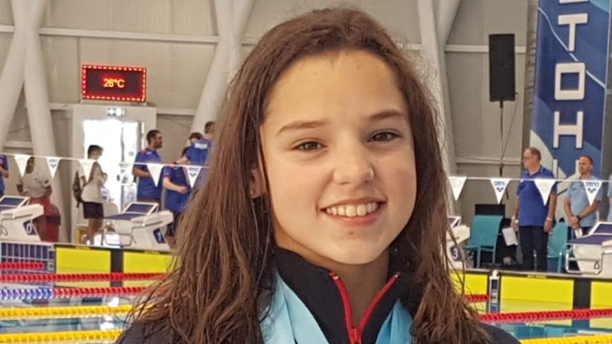 La leridana Emma Carrasco, con las tres medallas que ha ganado.