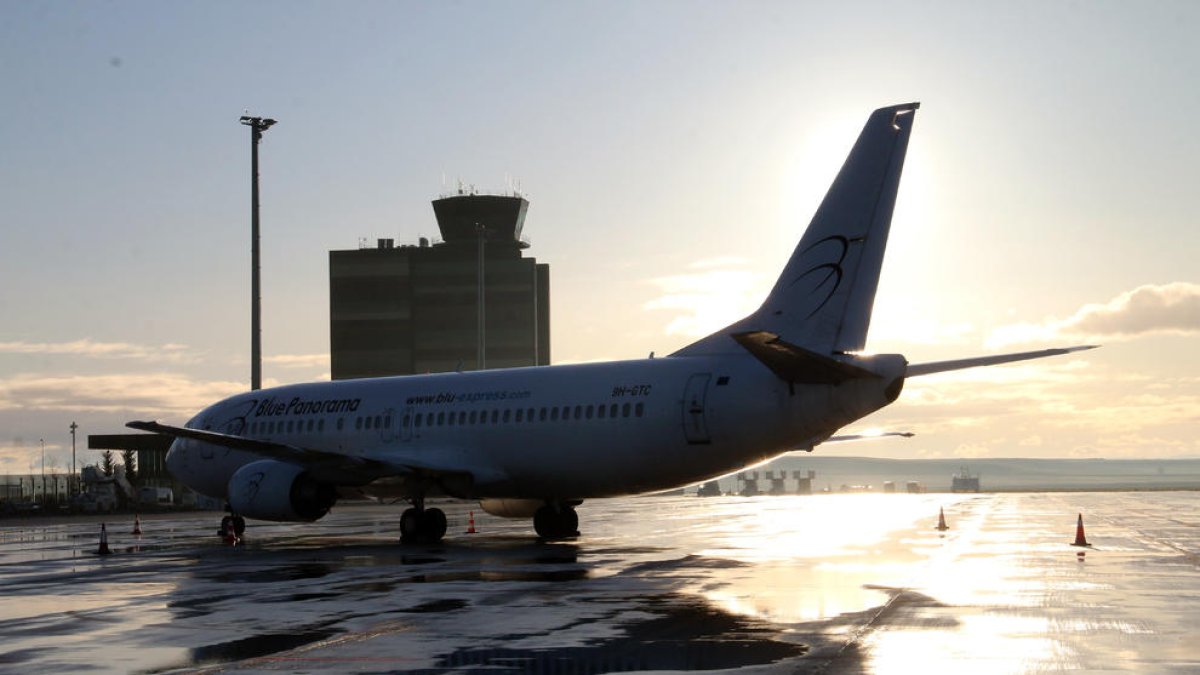 Imagen de archivo de aparcamiento de aeronaves en Alguaire.