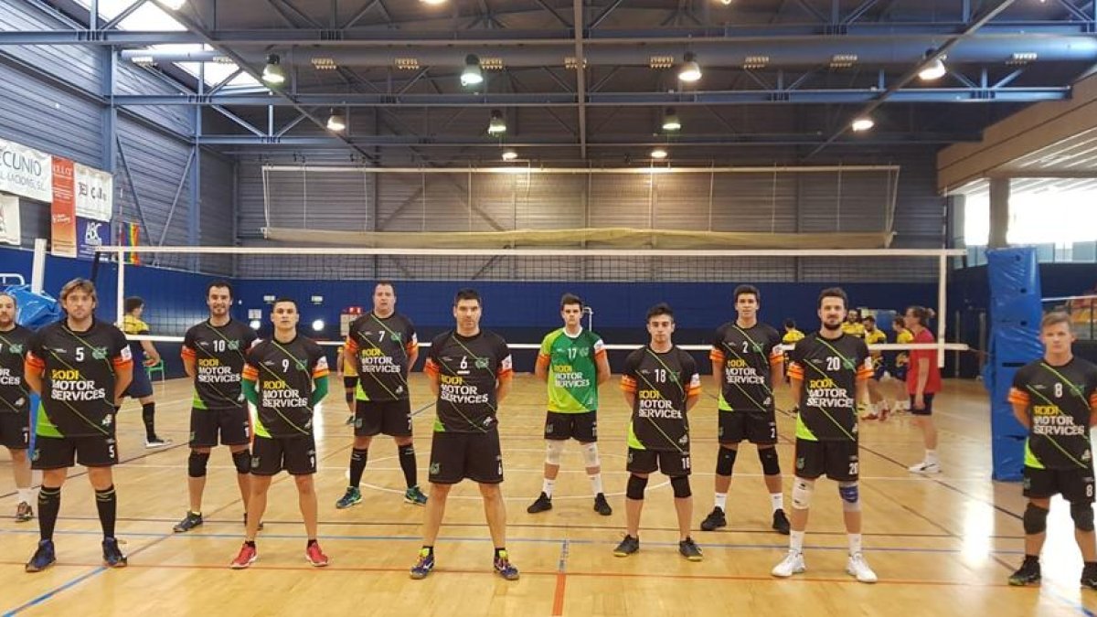 Los jugadores del Balàfia Volei antes de la disputa de partido.