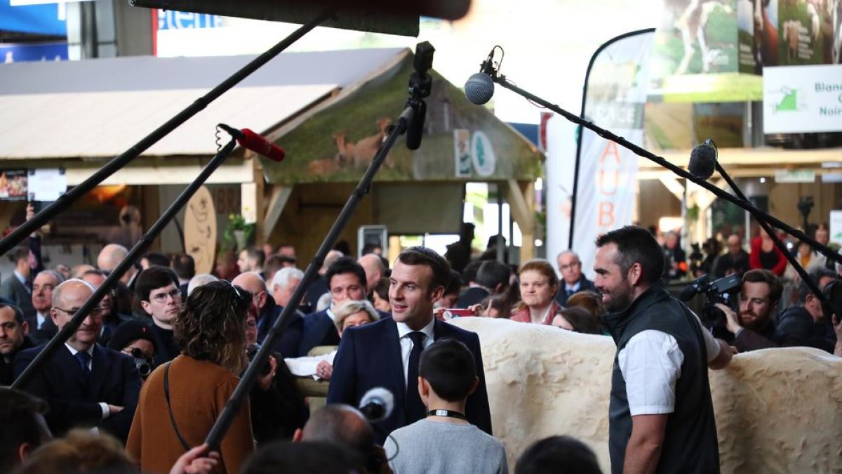 Macron recorrió ayer el Salón de la Agricultura de París en medio de una gran expectación mediática.