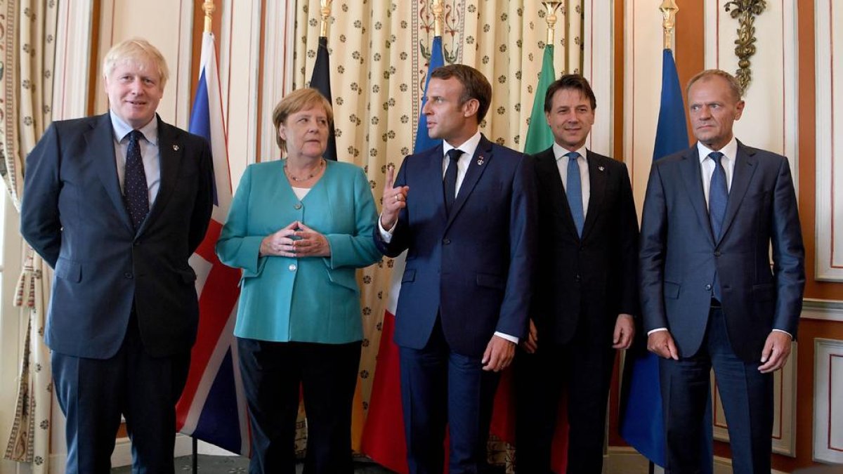 Els treballs conjunts, a partir de la tarda - La cimera començarà oficialment aquesta tarda després del dinar amb els set països més industrialitzats del món i no s’espera que al final s’aprovi un comunicat conjunt consensuat per tots.