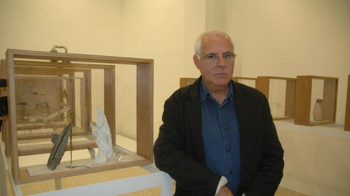 Exposición de Antoni Llena en 2005 en las salas del Museu Morera de Lleida.