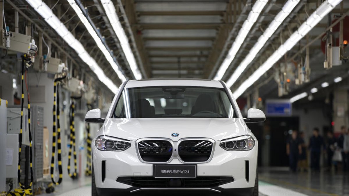 El BMW iX3 comença a sortir de la línia de producció a la Xina