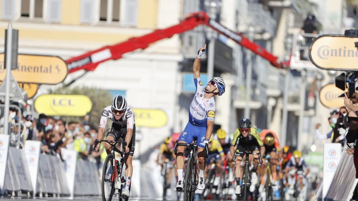 Alaphilippe, ahir en el moment de creuar la meta, va dedicar el triomf al seu pare, que va morir al juny.
