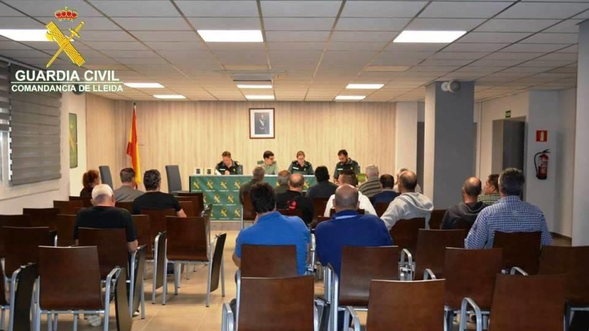 Imatge d'arxiu d'una subhasta d'armes a la comandància de la Guàrdia Civil a Lleida.
