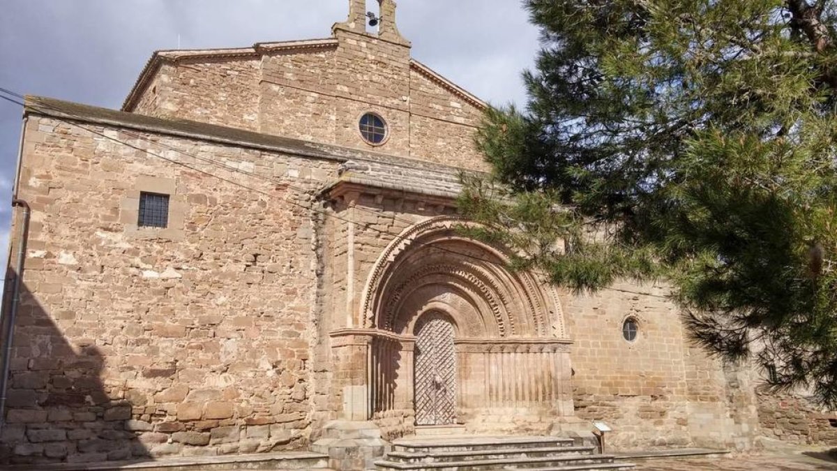 Cubells restaura la porta de fusta de l'església de Santa Maria del Castell
