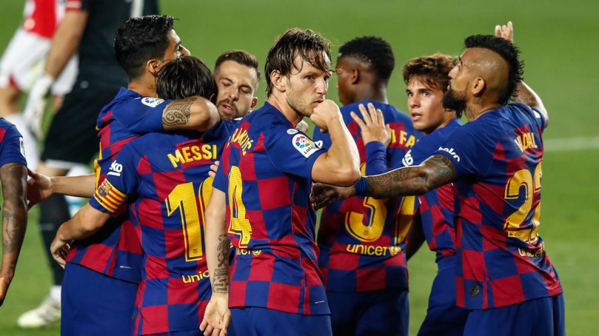 Els blaugranes celebren el gol de Rakitic, que el va dedicar a la seua dona.