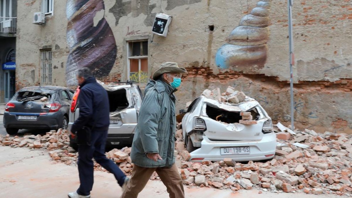 El pánico sacó a la calle a ciudadanos, en pleno confinamiento.