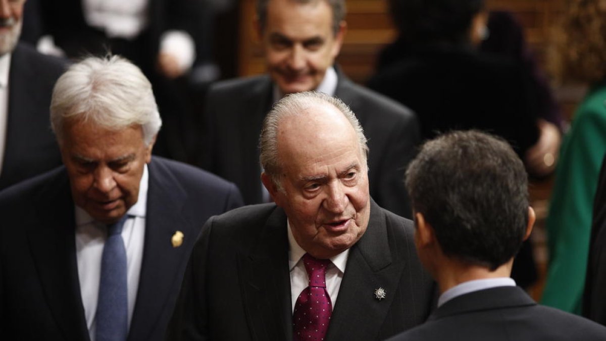 González y Juan Carlos, juntos con motivo del 40 aniversario de la Constitución española, en 2018.
