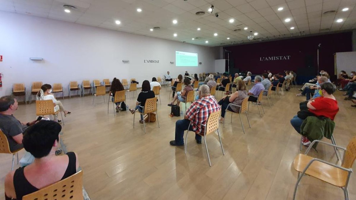 La mesa de trabajo se celebró en L’Amistat.