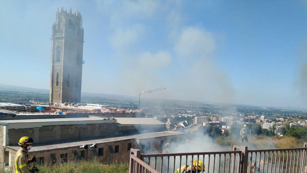 Nueva quema controlada de los Bomberos en la Seu Vella
