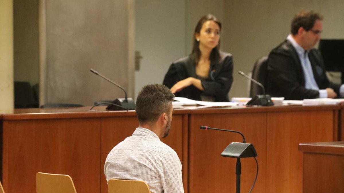 El acusado, ayer, durante el juicio celebrado en la Audiencia Provincial de Lleida.