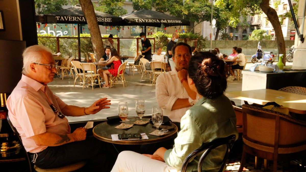 Imatge d’una terrassa a Barcelona aquest dissabte.