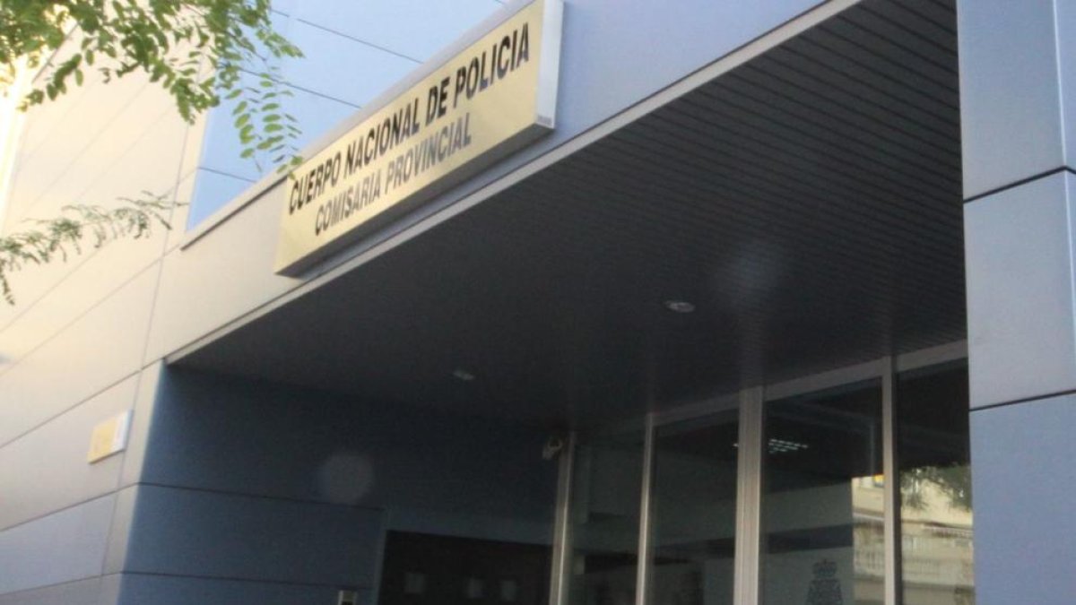Un jove de Madrid esquartera la seua mare, fica els trossos en tàpers i se'ls menja