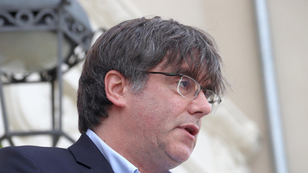 Puigdemont es dóna de baixa del PDeCAT