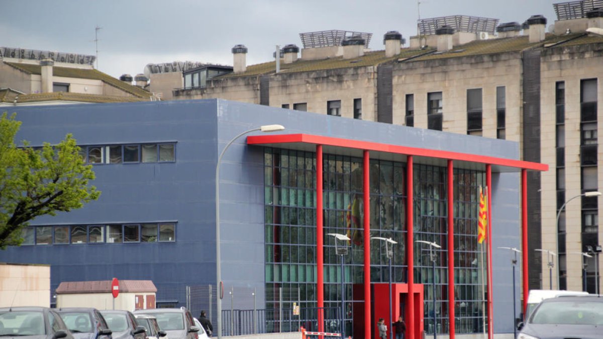 Imagen de archivo de la comisaría de los Mossos en Lleida.