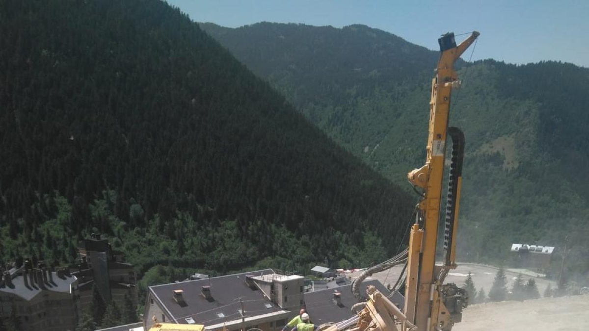 Imatge de les obres de construcció de la pleta Arriu, als voltants de Baqueira.