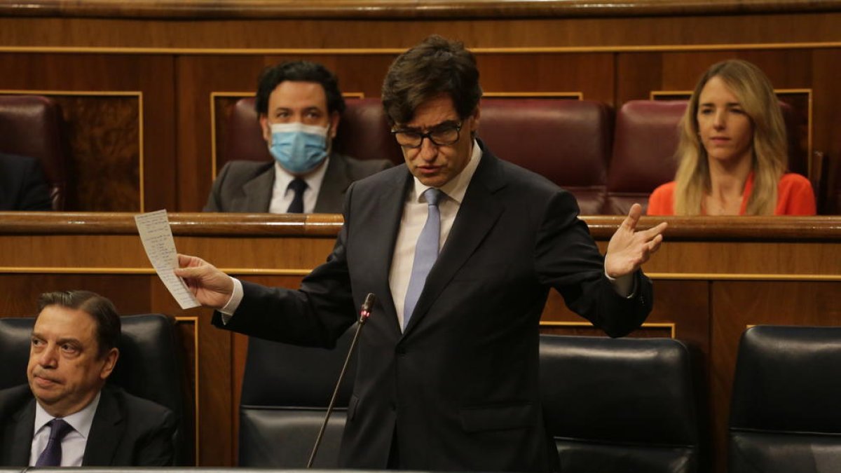 El ministro de Sanidad, Salvador Illa, ayer, en el Congreso de los Diputados.
