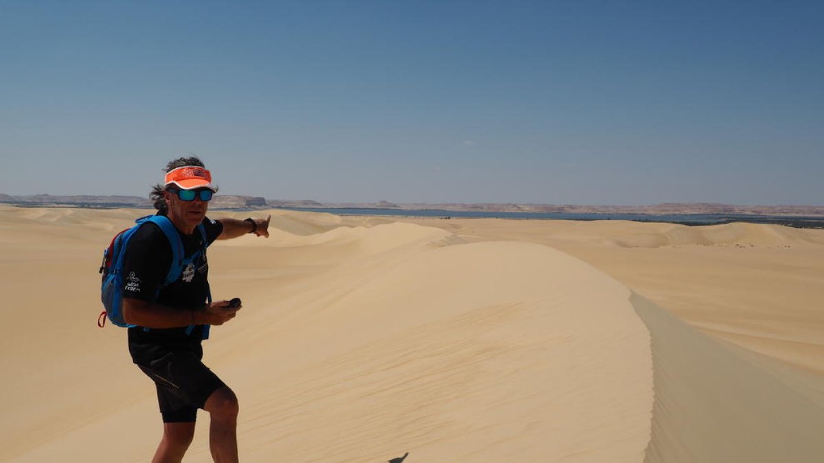 Arcadi Climent, en un momento de la expedición que le llevó al Sáhara en Egipto.