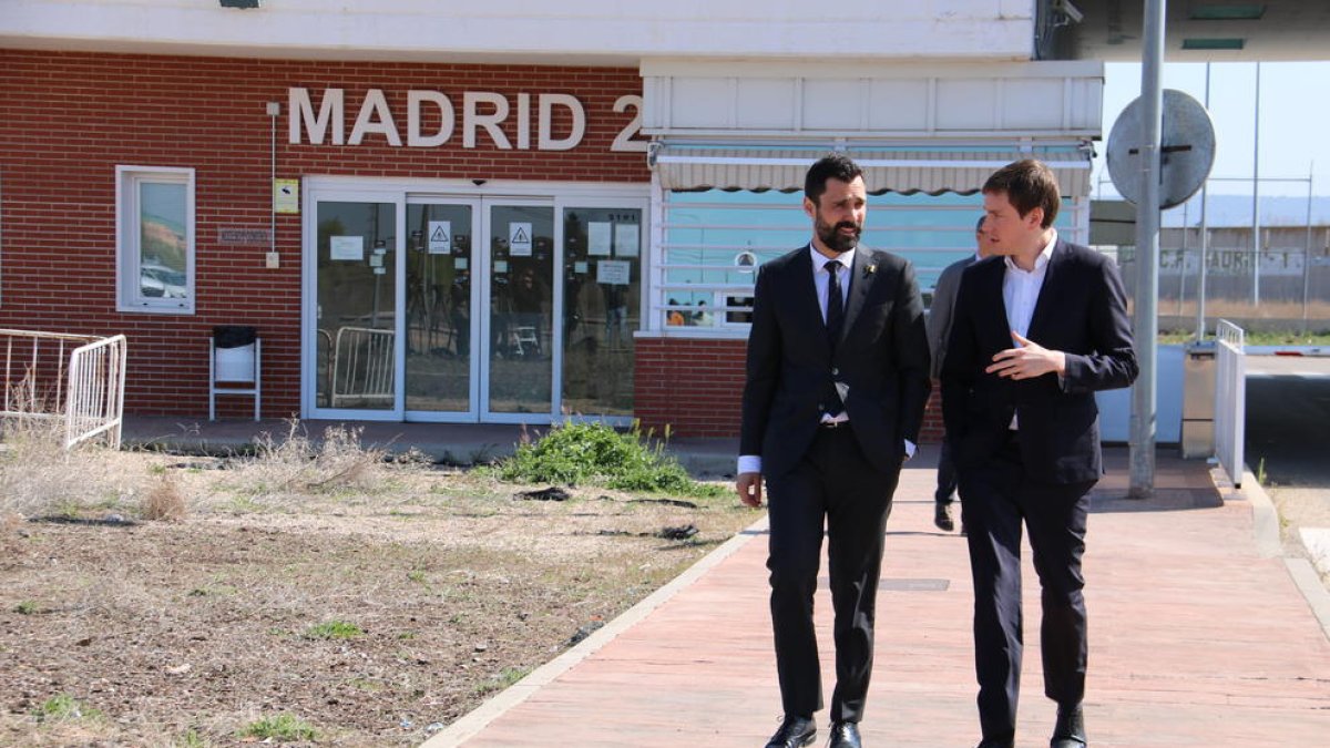 Imatge del president del Parlament, Roger Torrent, a la sortida de la presó d’Alcalá-Meco.