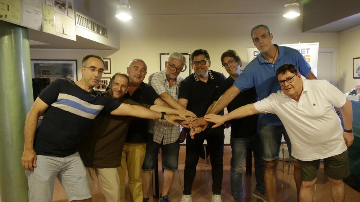 Momento en que la junta del Pardinyes, que ha tenido alguna baja, anunciaba su ascenso a LEB Plata.